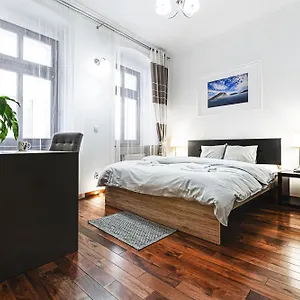 klimatyczny-apartament-w-centrum.hotelswroclaw.com/
